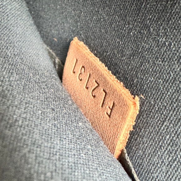 Louis Vuitton Sherwood GM in Gorgeous Givre Vernis - Picture 6 of 17